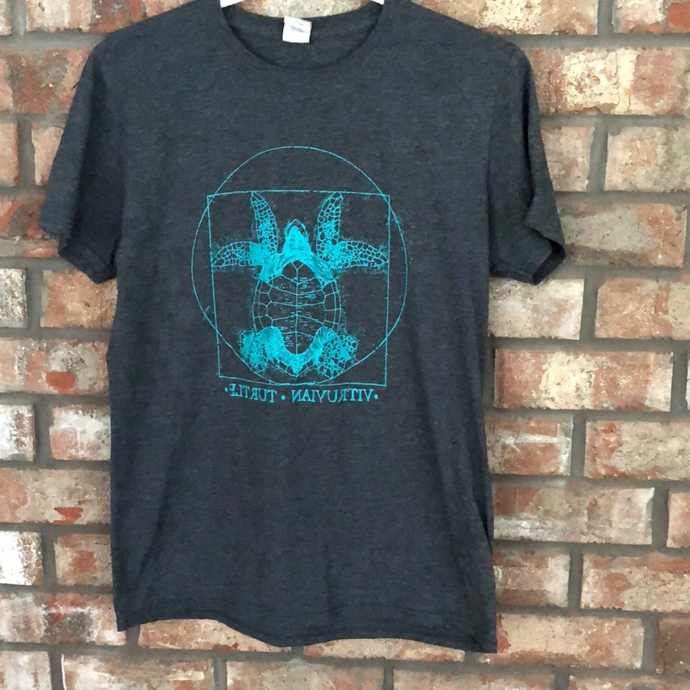 Gildan tshirt with sea turtle